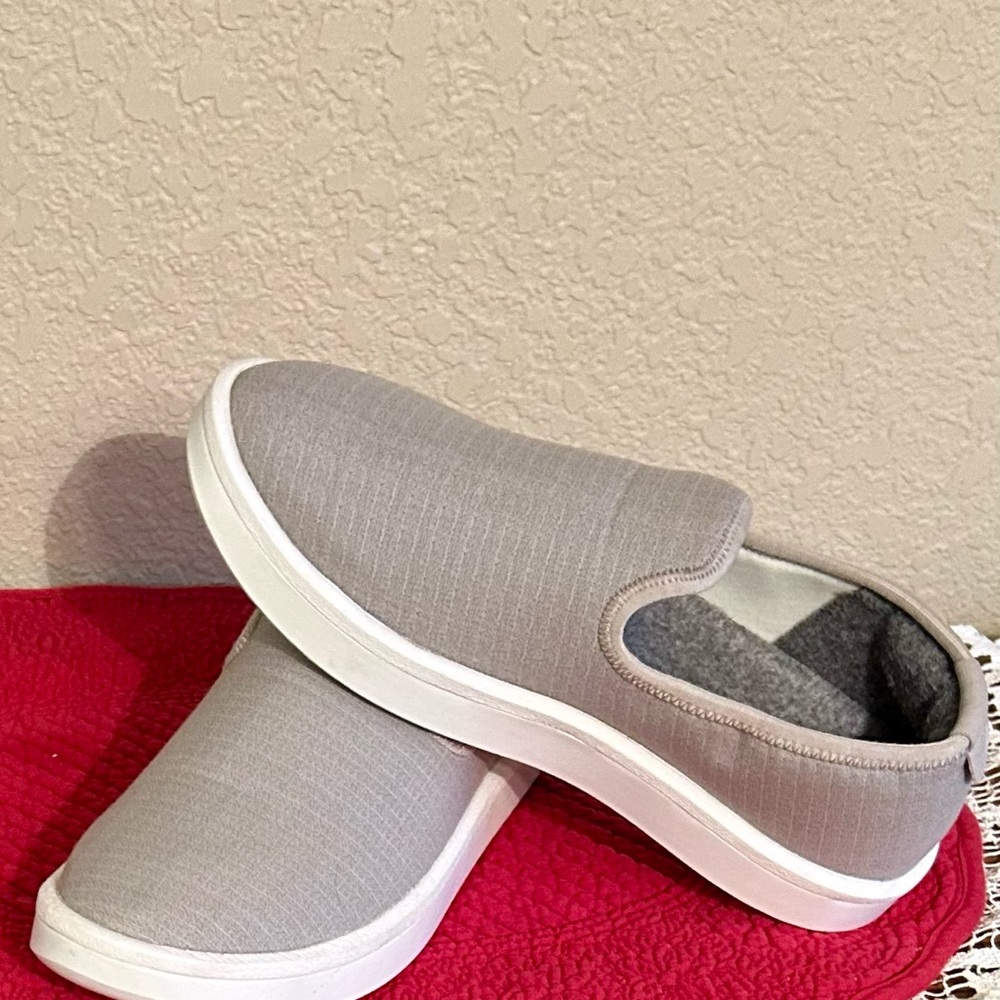 Allbirds Woven Canvas Slip-on size 6.5/7, normally sell for $105. Only worn once